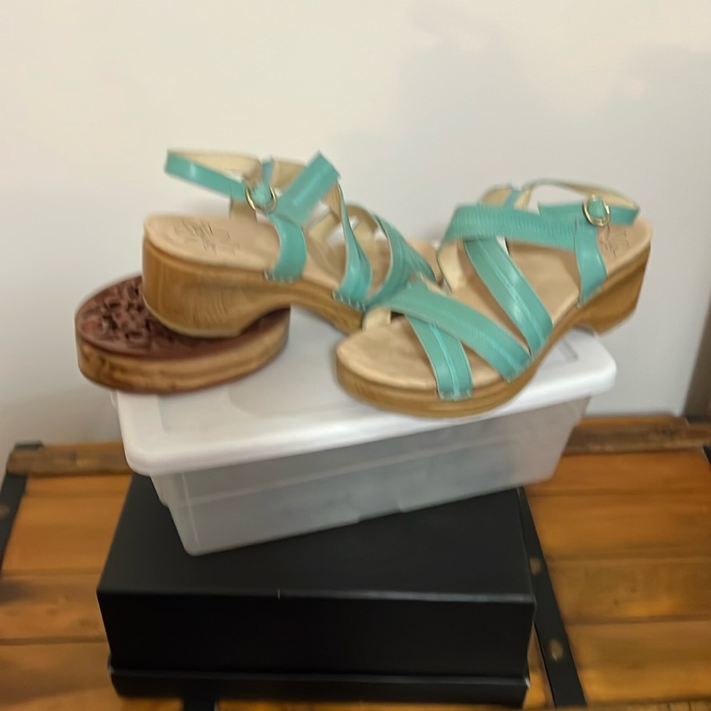 Leather platform sandals